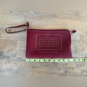 ❤️ Coach Dark Red Large Wristlet/ purse organizer.